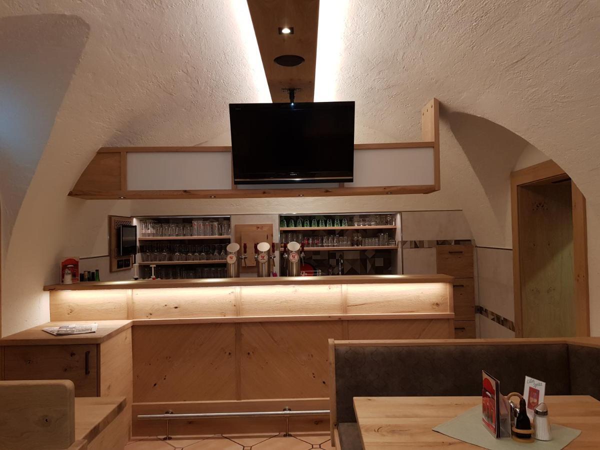 Gasthof - Restaurant Loecker Radstadt Dış mekan fotoğraf