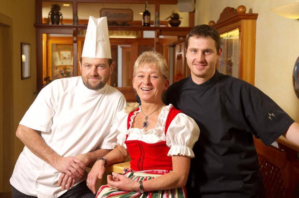 Gasthof - Restaurant Loecker Radstadt Dış mekan fotoğraf